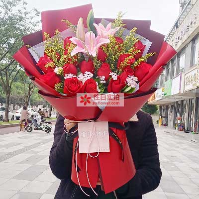 东营19朵红玫瑰百合，与你幸福前行