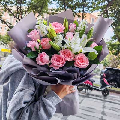 东营11朵戴安娜粉玫瑰百合，与你一起追逐梦想